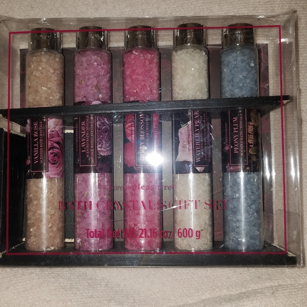 Luxurious bath salts set